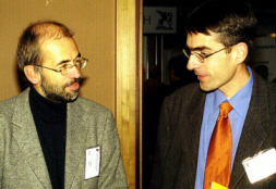 Bild 2: Dr. Martin RUDWALEIT(rechts)
von der Freien Universität Berlin mit seinem Chef Prof. Dr. Jochen
SIEPER beim Rheumatologenkongress in Leipzig